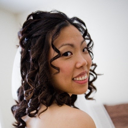 bride with curls - Green Beauty Expert